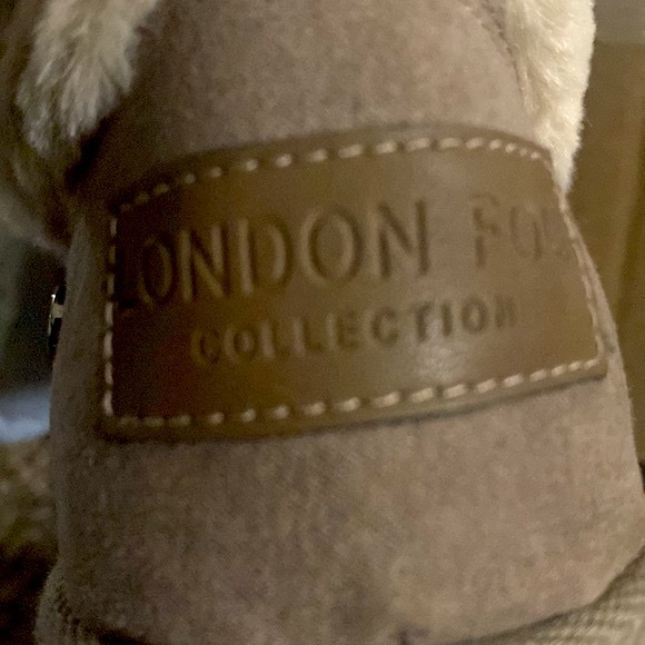 Women's London Fog LFW-Cozy Taupe
Beige Fur Collared Ankle Boots Size 6 - Picture 12 of 16